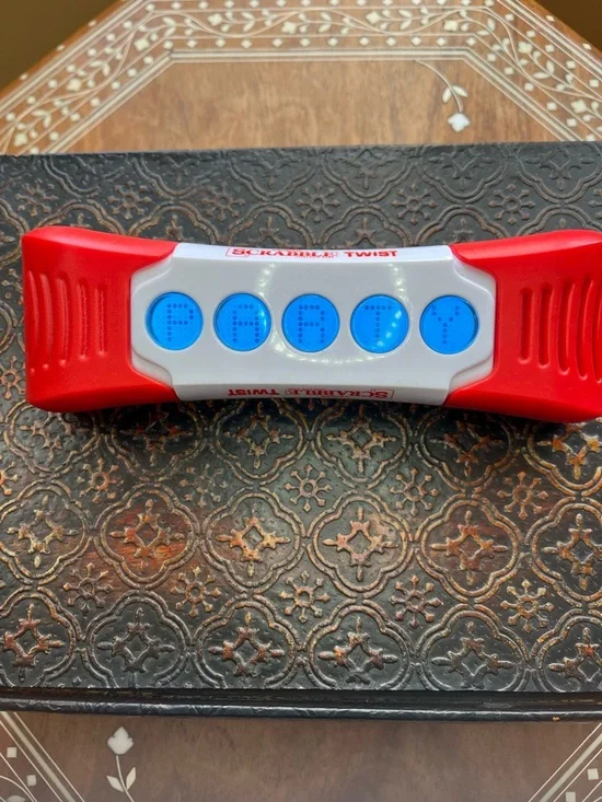 Scrabble Handheld Electronic Twist Game Battery Powered Tested & Incl Batteries - Picture 3 of 5